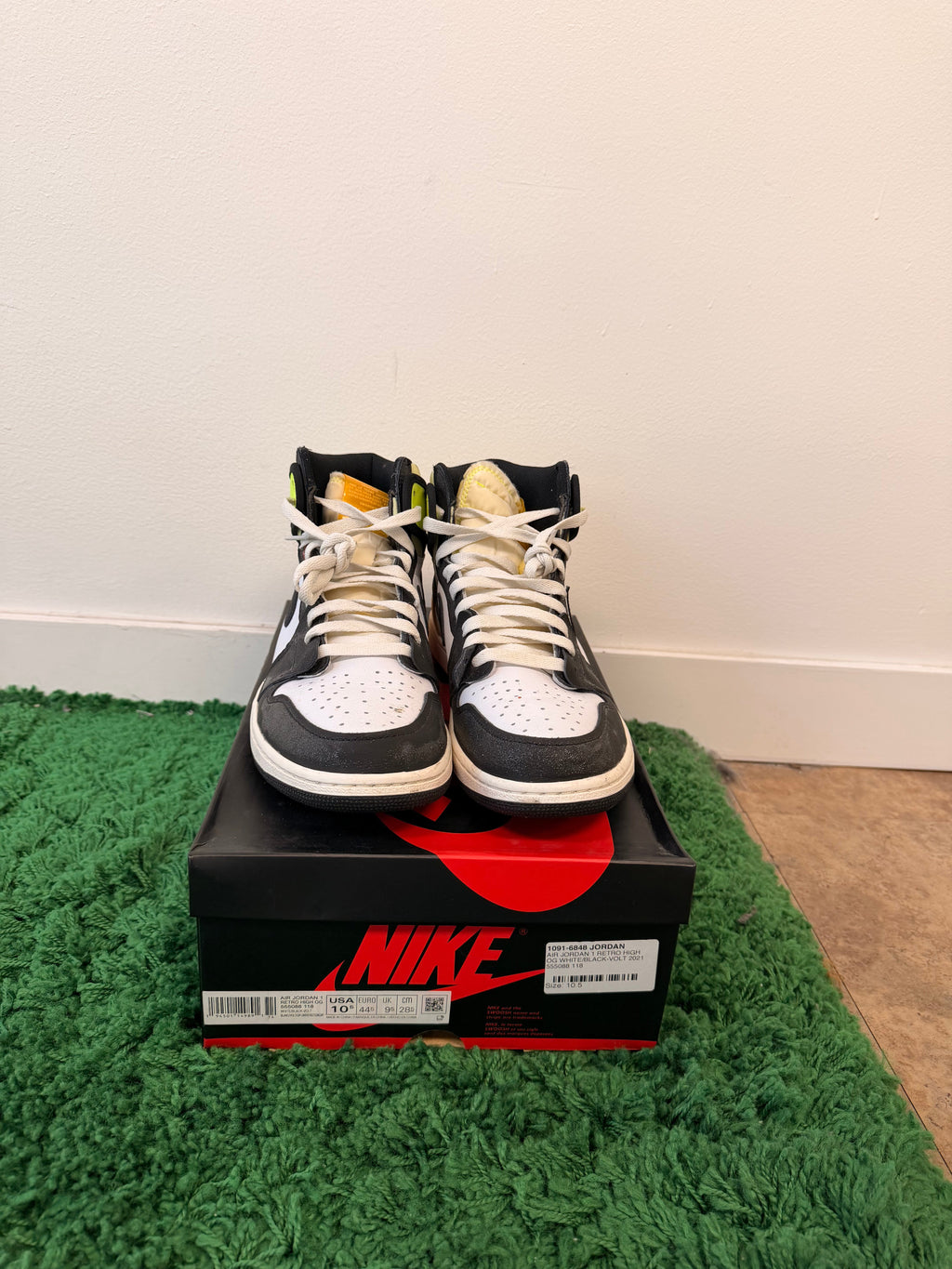 Used Jordan 1 Retro High White Black Volt University Gold (Men’s)