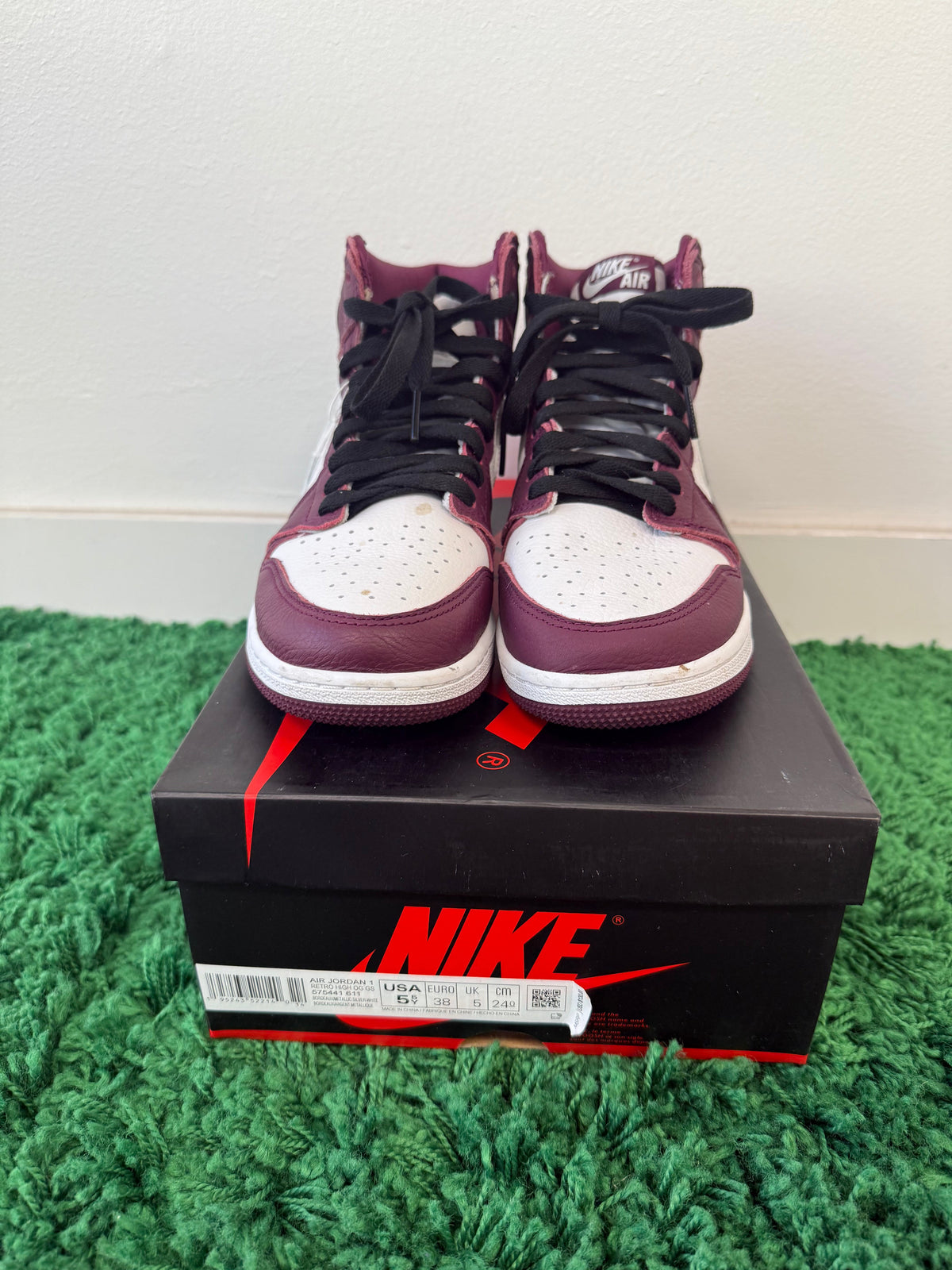 Used Jordan 1 Retro High OG Bordeaux (Youth)