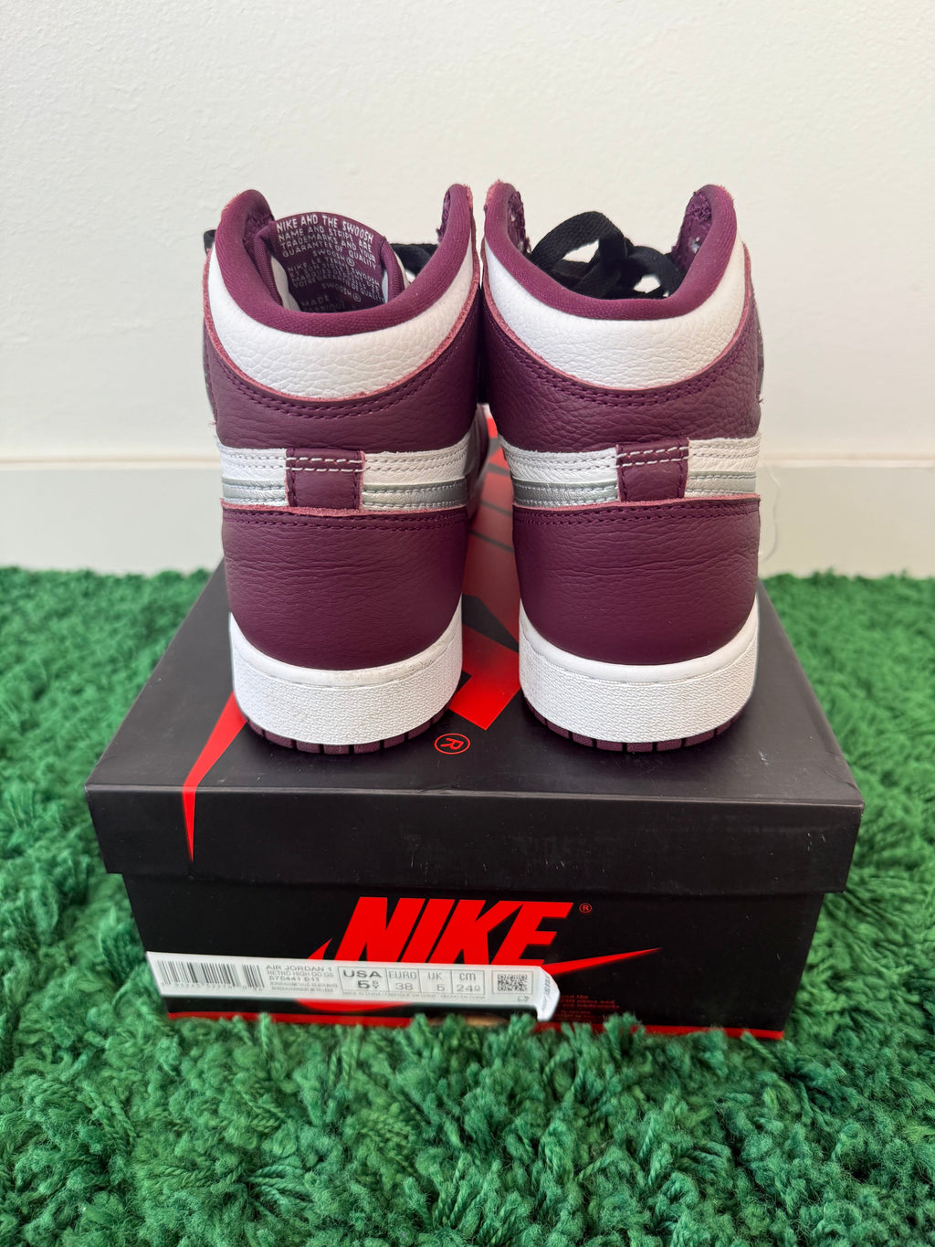 Used Jordan 1 Retro High OG Bordeaux (Youth)