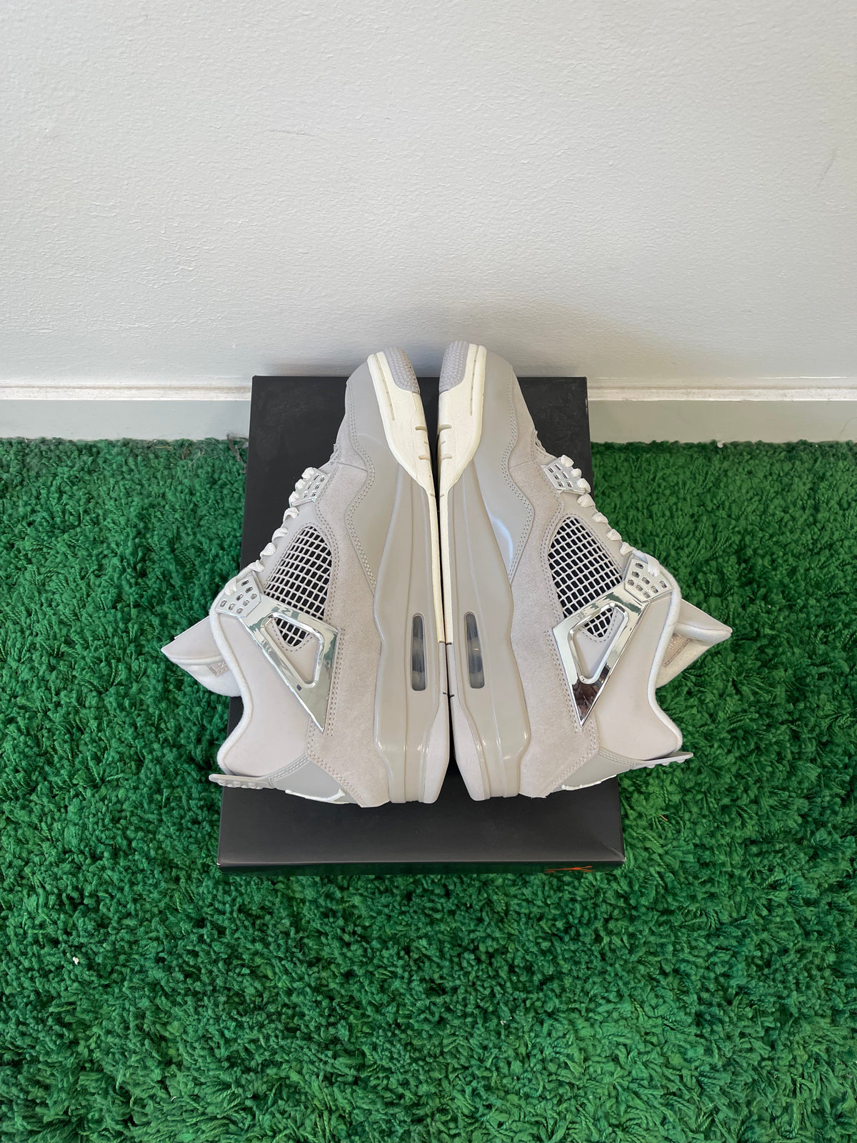 Used Jordan 4 Retro Frozen Moments (Women’s)