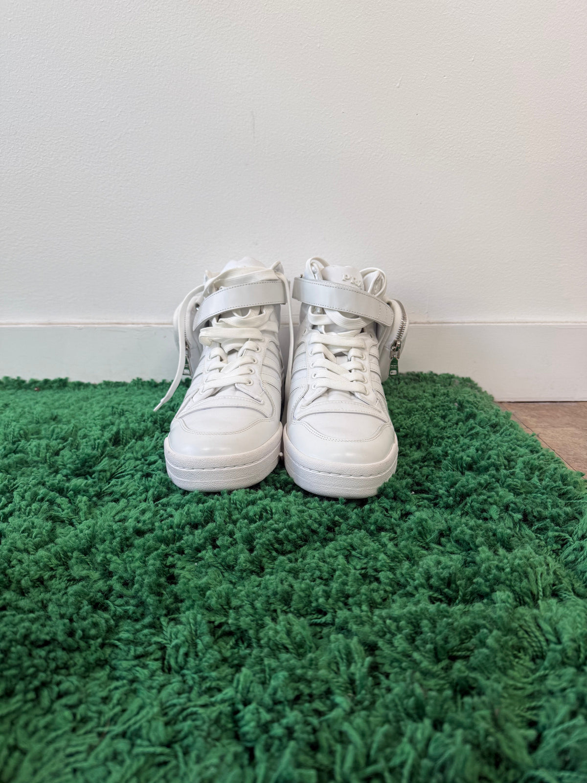 Used adidas Forum High
Prada White