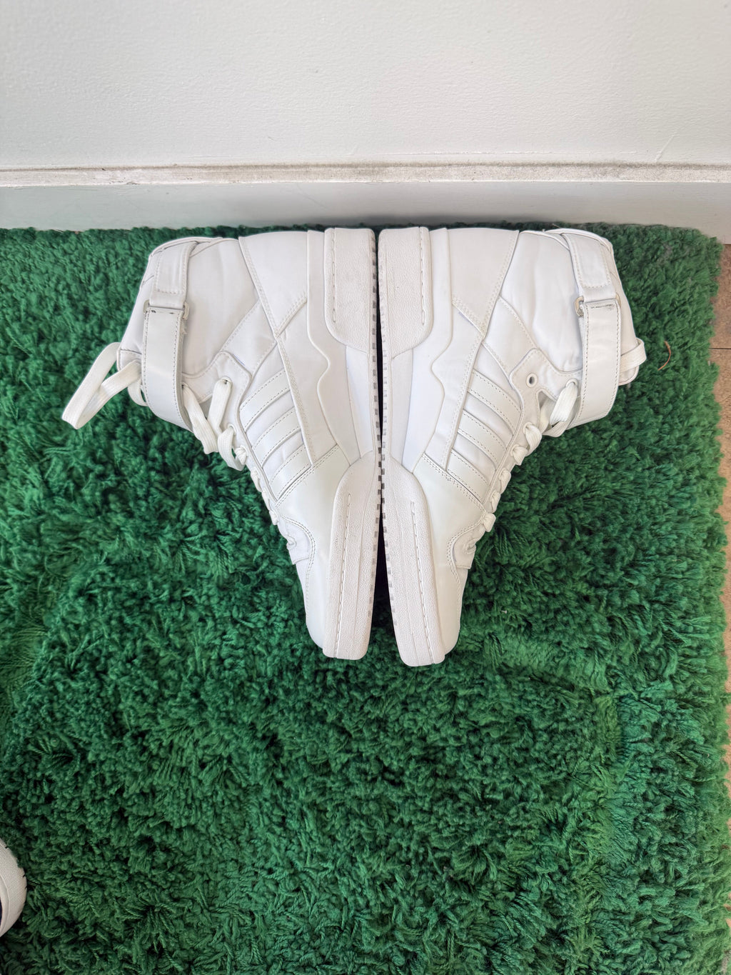 Used adidas Forum High
Prada White