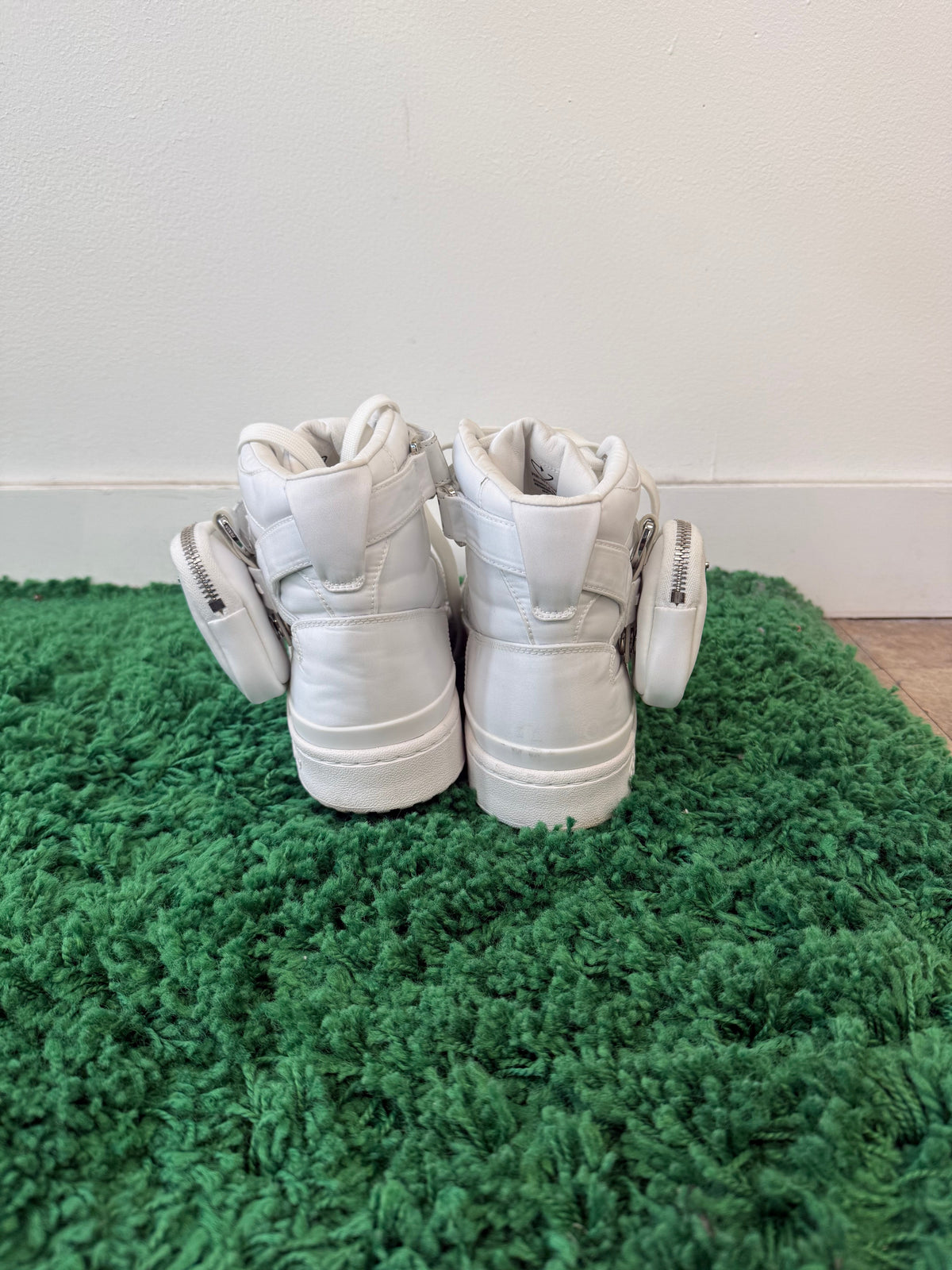Used adidas Forum High
Prada White