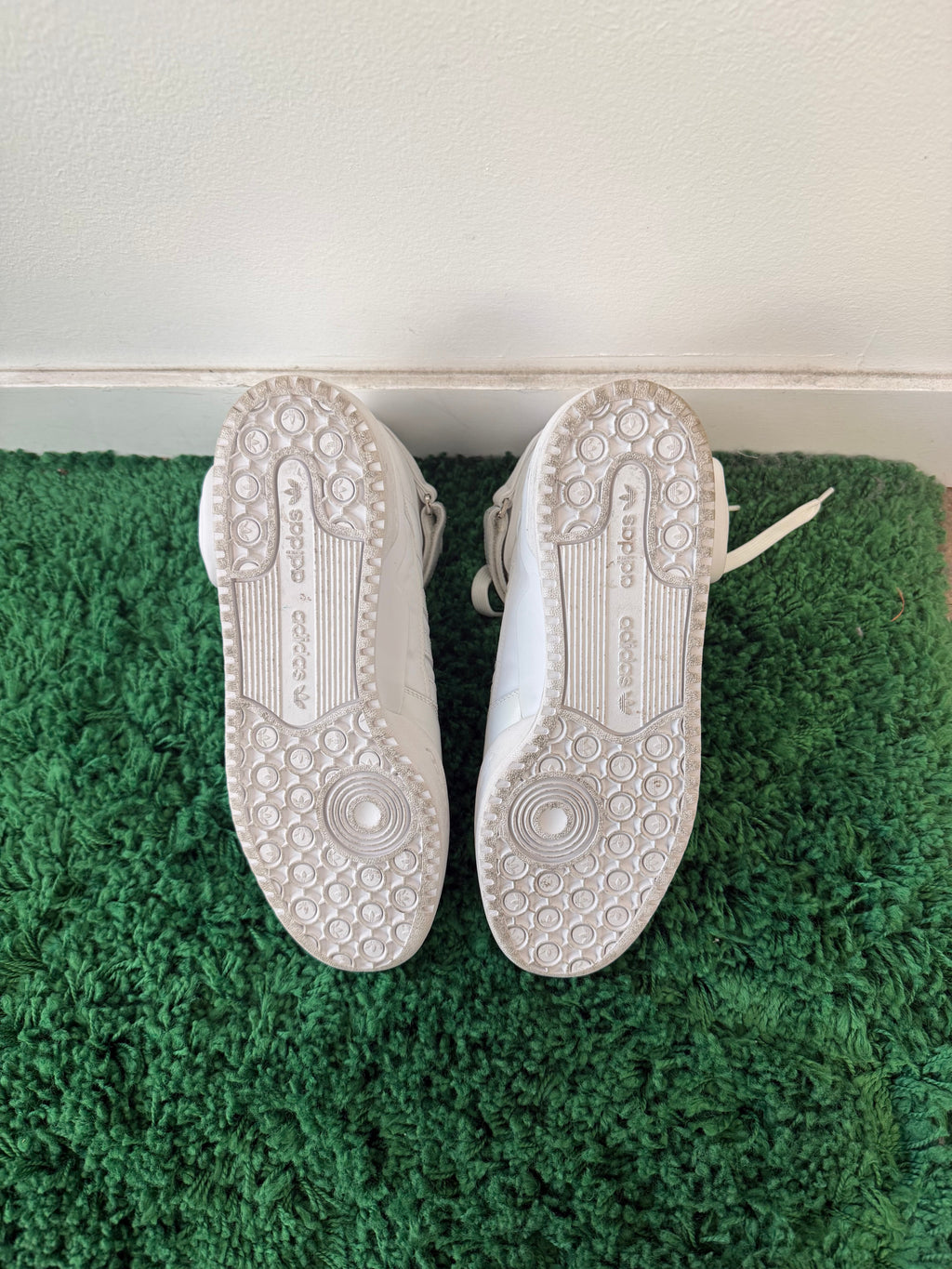 Used adidas Forum High
Prada White