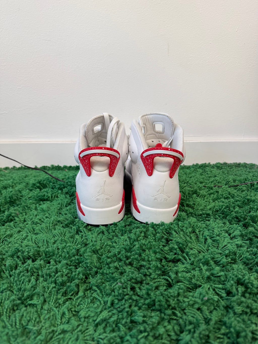 Used Jordan 6 Retro Red Oreo (Men’s)