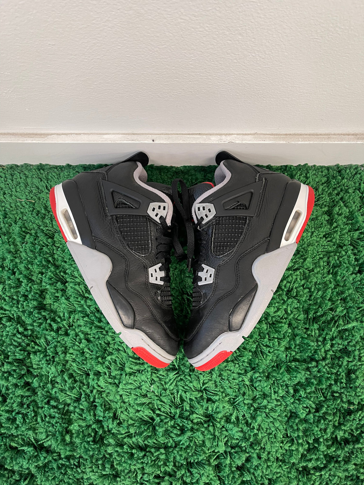 Used Jordan 4 Retro Bred Reimagined (Youth)