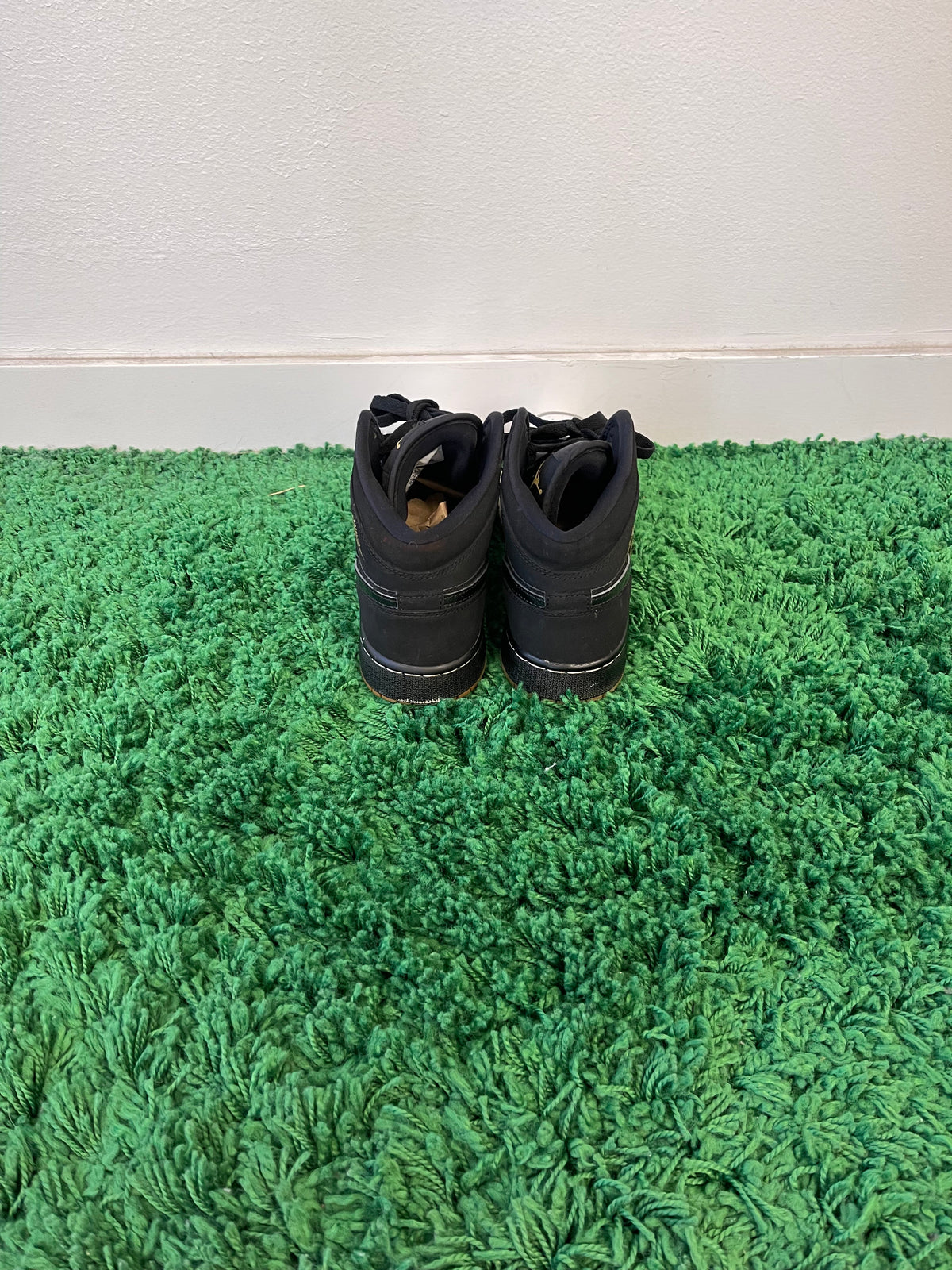 Used Jordan 1 Mid Black White Gold (Youth)
